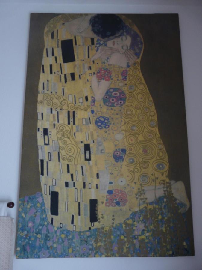 Central Room With Private Bathroom, No Smoking 팔라우 외부 사진